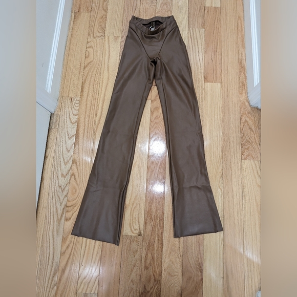 NWT SKIMS FAUX LEATHER SEAMED BOOT CUT PANTS IN JASPER - Picture 5 of 7